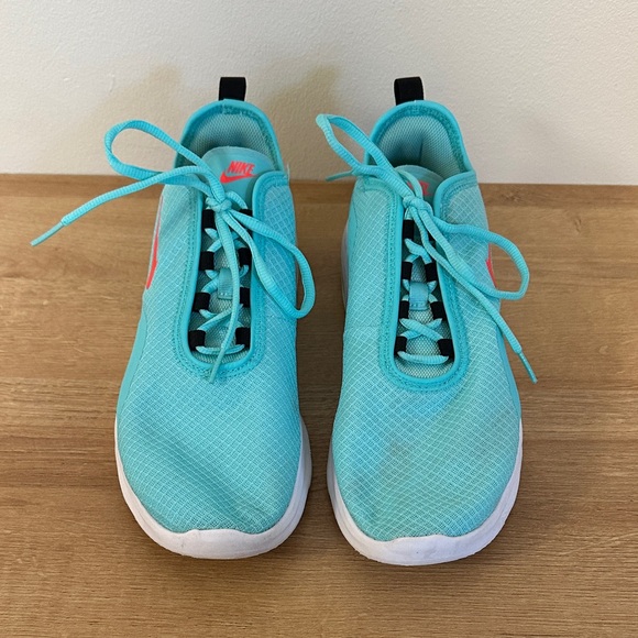 EUC Nike Air Max Motion 2 Aurora Green and Blue Sneakers - Picture 2 of 6